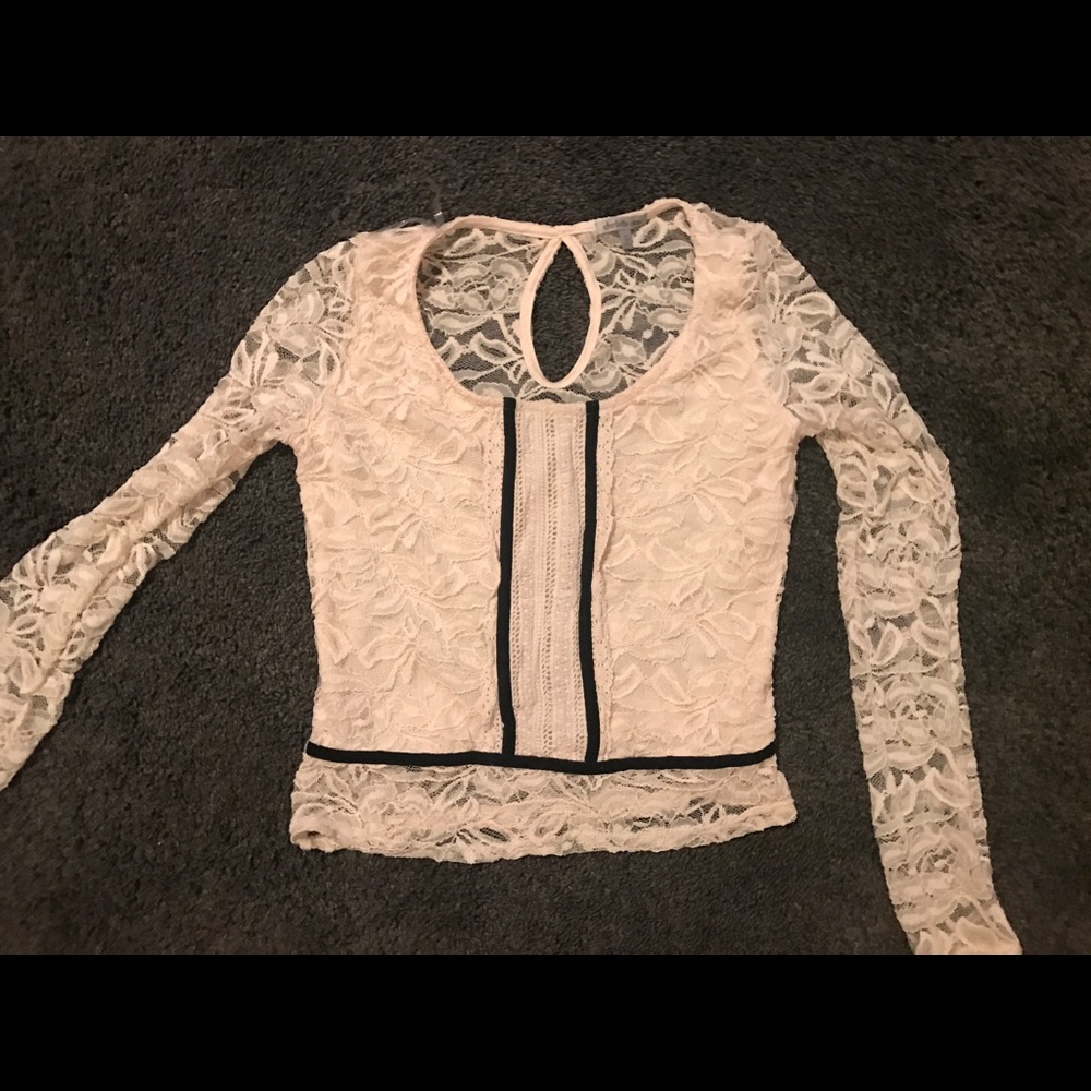 Lace crop top long sleeve